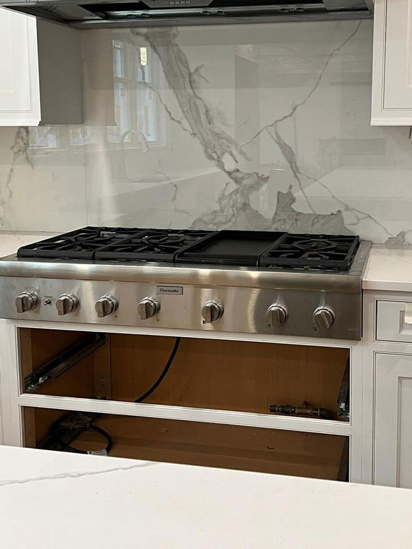 Porcelain backsplash behind stove